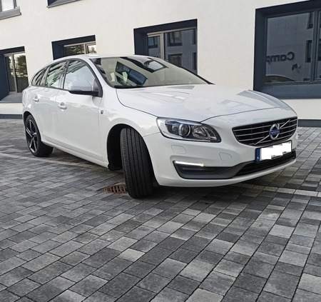 Volvo V60 cena 46900 przebieg: 227000, rok produkcji 2015 z Kraków małe 191